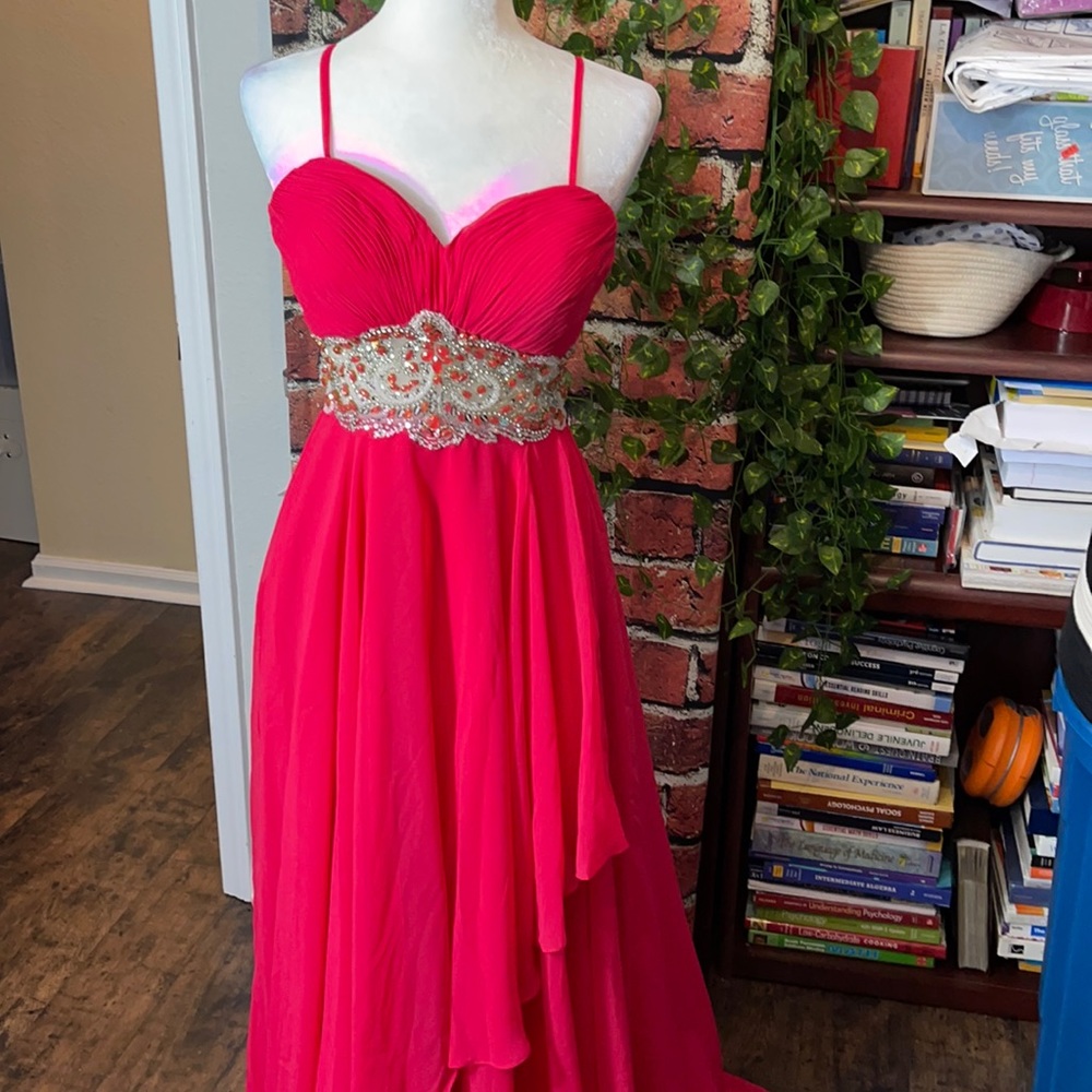 Alyce Paris long fuchsia color size 6